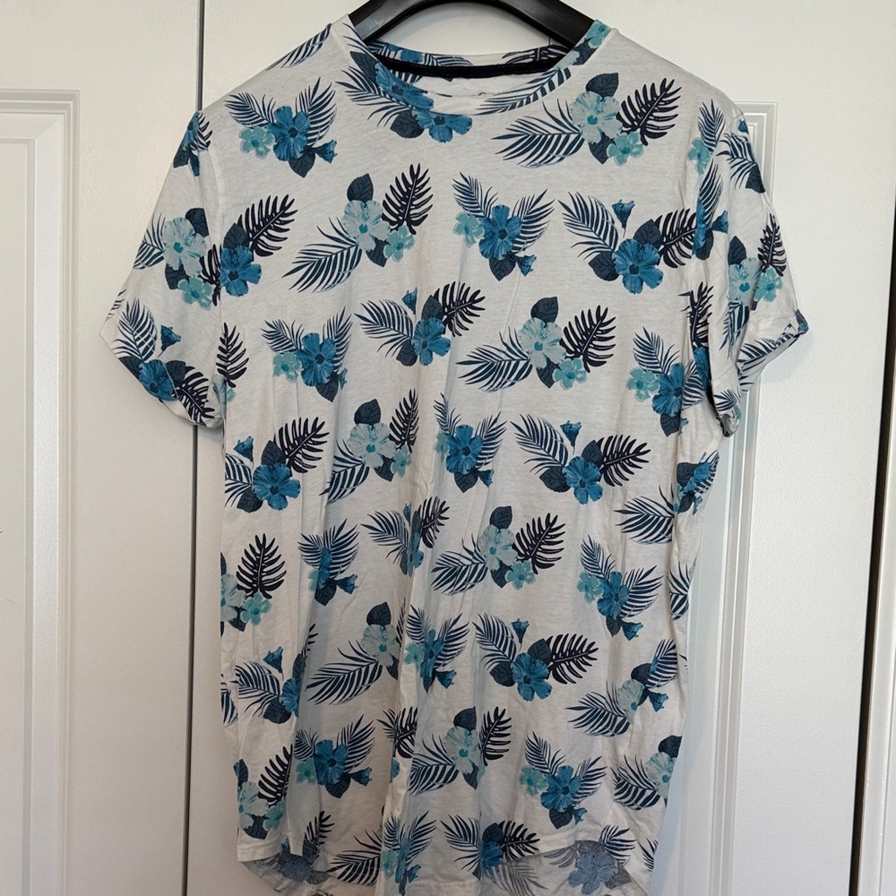 Hollister Blue and White Curved Hem Tee floral print